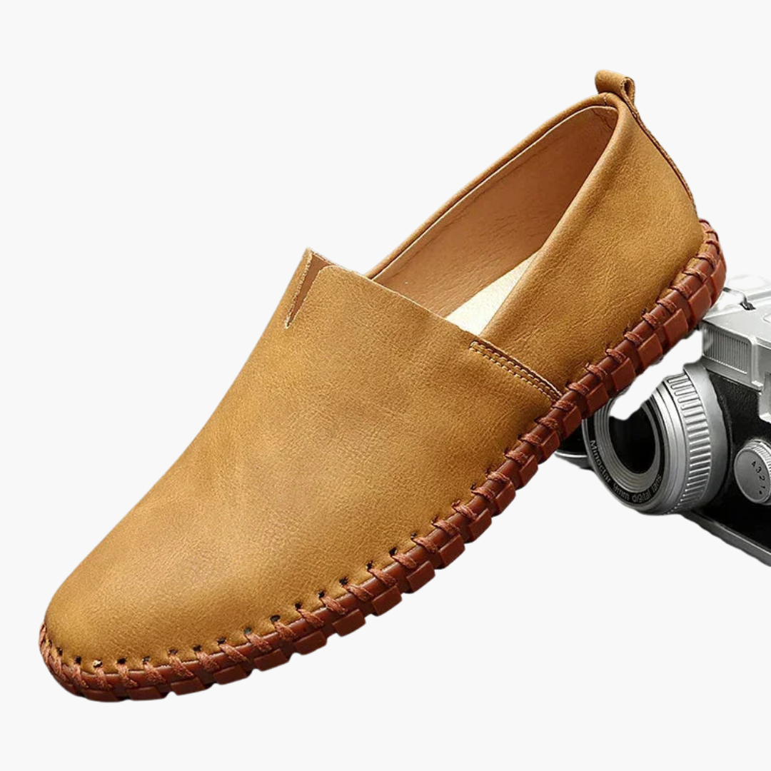 Slip-on men's moccasins with stitched sole