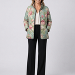 Clara | Gesteppte Jacke mit Vintage-Rosen – Salbeigrün mit Blumen